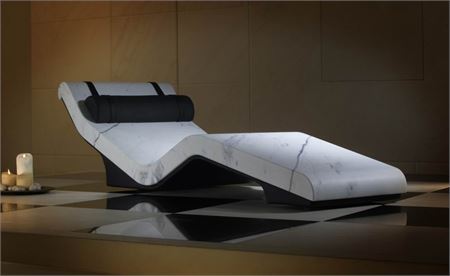 01 Heated Lounger
